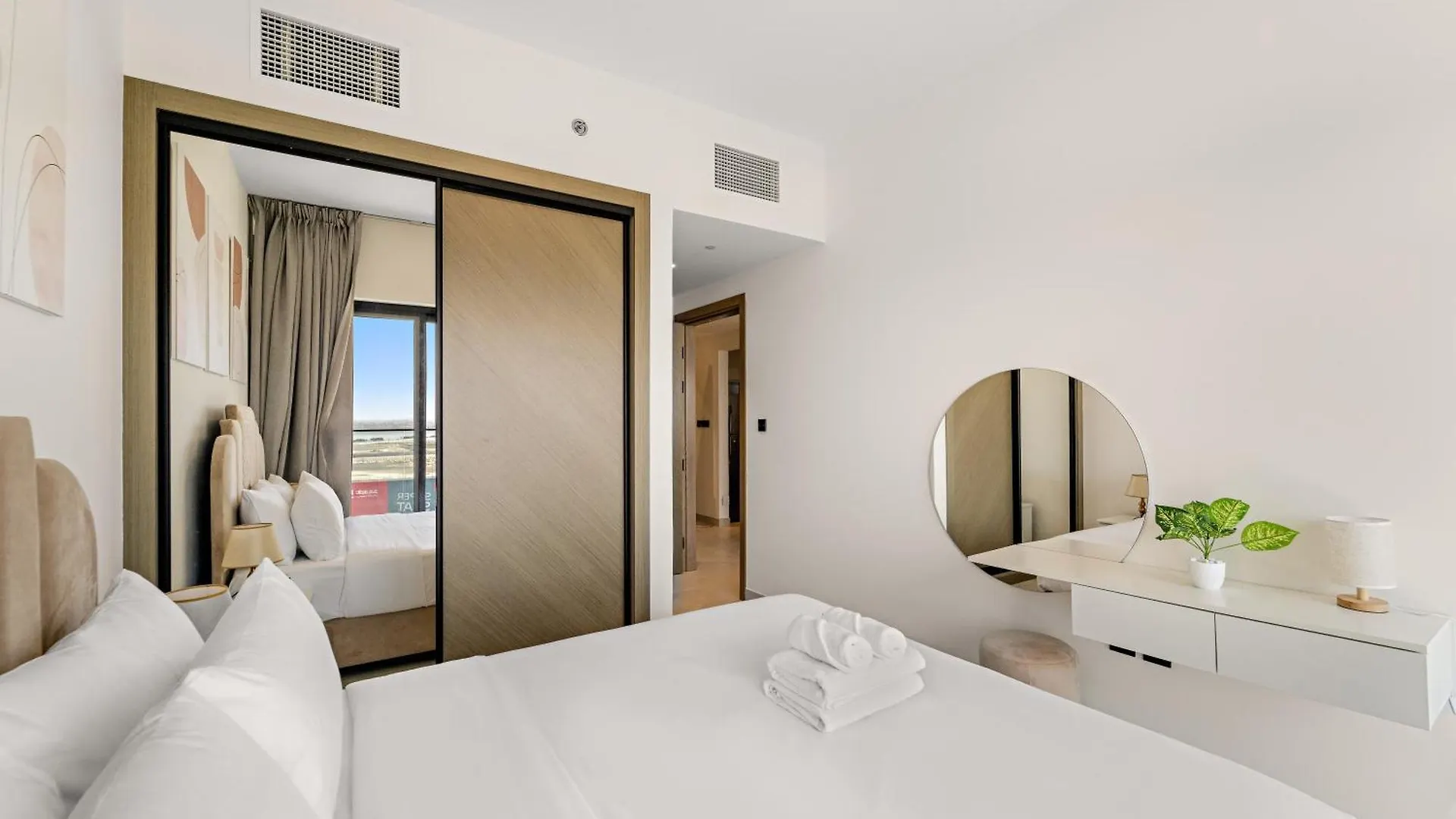 Chic 1 Bedroom Apt With Pool, Gym & Free Parking Dubai Apartment