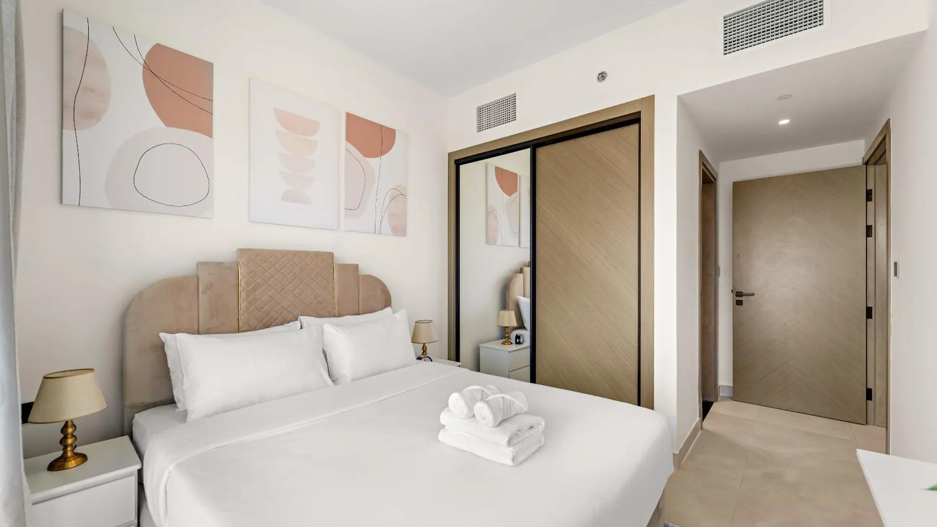 Chic 1 Bedroom Apt With Pool, Gym & Free Parking Dubai